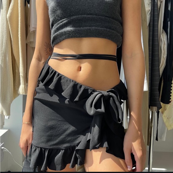 Orseund Iris Silk Ruffle Mini Skirt in Black size S - Picture 4 of 7